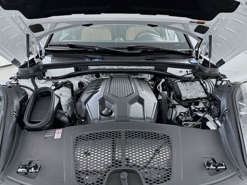 Used 2025 Porsche Macan image 33