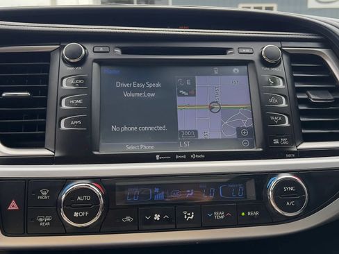 Used 2017 Toyota Highlander XLE AWD/4WD image 41