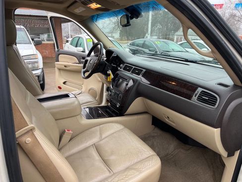 Used 2009 GMC Yukon XL Denali image 17