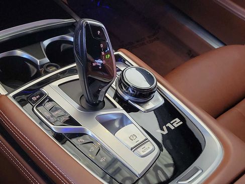 Used 2018 BMW M760i xDrive AWD/4WD image 17