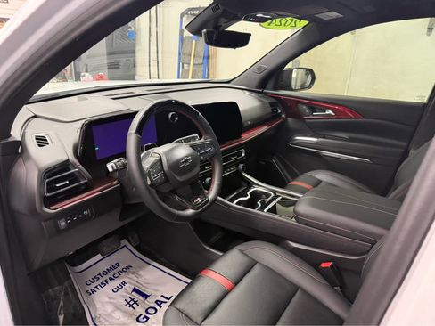 Used 2024 Chevrolet Traverse RS image 26