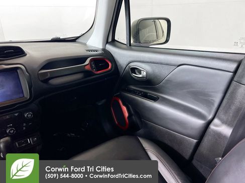 Used 2018 Jeep Renegade Trailhawk AWD/4WD image 25