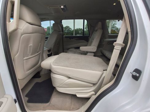 Used 2016 Cadillac Escalade Luxury RWD image 27