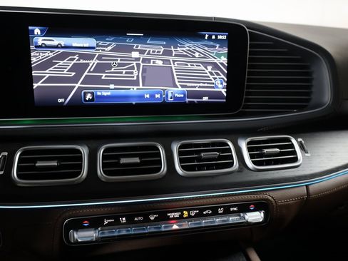 Used 2025 Mercedes-Benz GLS 450 4MATIC w/ AMG Line Exterior image 21