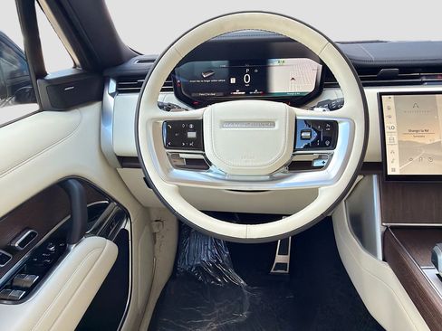 New 2026 Land Rover Range Rover Long Wheelbase SE image 18