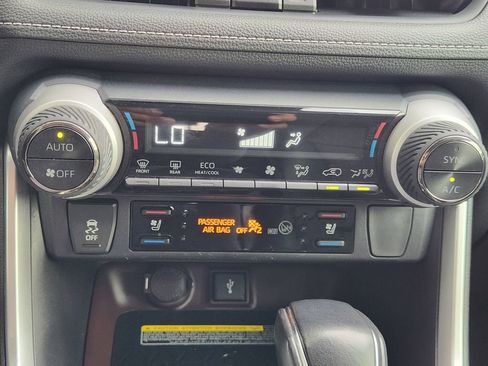 Used 2020 Toyota RAV4 Limited AWD/4WD image 18