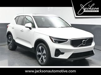 New 2025 Volvo XC40 B5 Plus w/ Protection Package Premier video 1