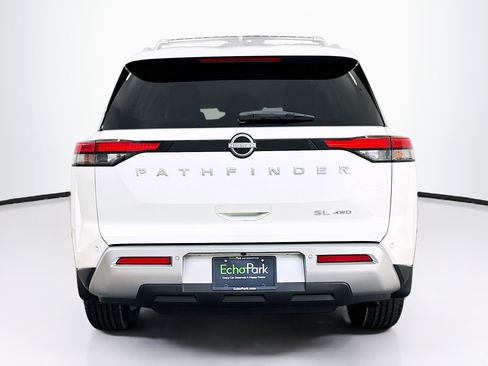 Used 2024 Nissan Pathfinder SL AWD/4WD image 7