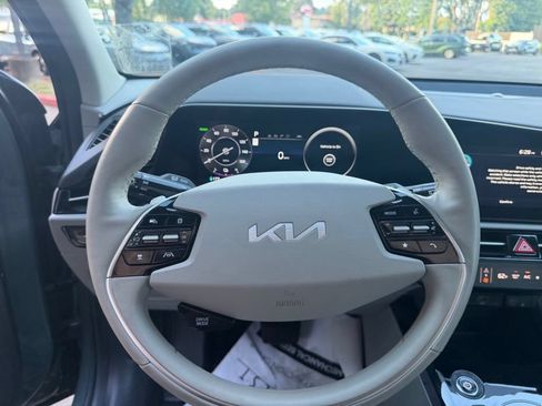 Certified 2023 Kia Niro Wind w/ Wind Preserve Package FWD image 10