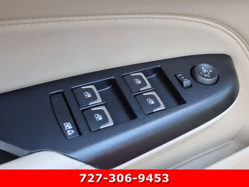 Used 2014 Cadillac SRX Luxury image 16
