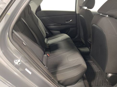 Used 2025 Hyundai Elantra SE FWD image 19