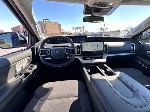 Used 2025 Ford Expedition Active image 16