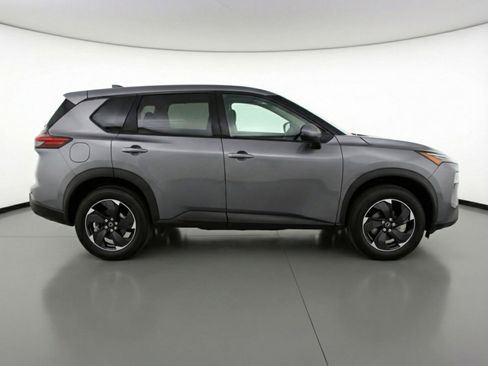 Used 2025 Nissan Rogue SV image 11