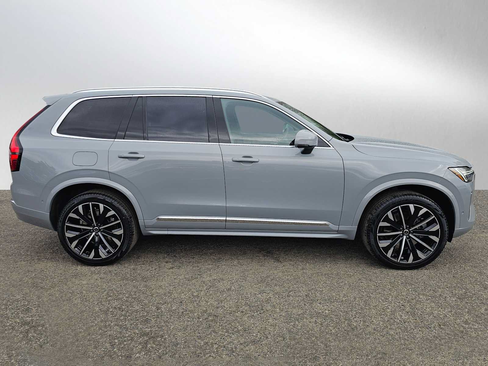 New 2026 Volvo XC90 T8 Plus w/ Protection Package AWD/4WD image 2