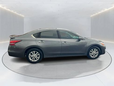 Used 2014 Nissan Altima 2.5 S w/ Sport Value Package FWD image 8