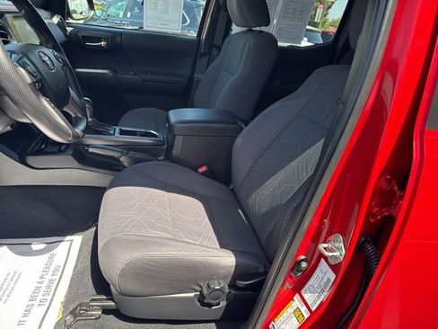 Used 2016 Toyota Tacoma TRD Sport AWD/4WD image 21