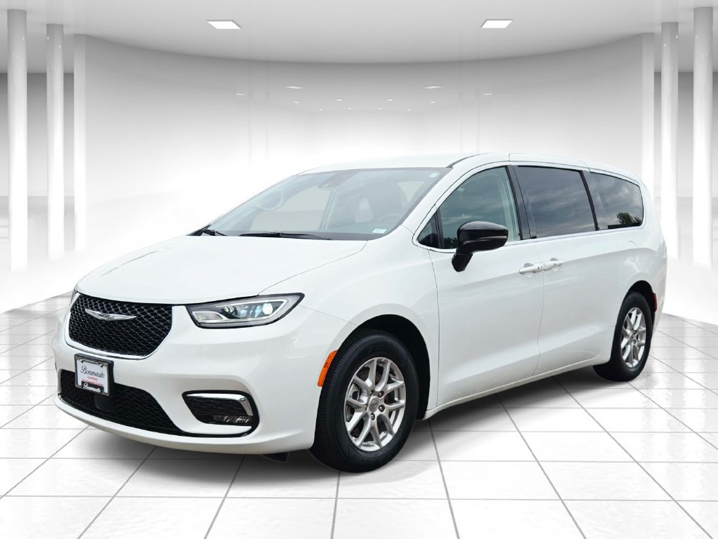 Certified 2024 Chrysler Pacifica Touring-L FWD image 7
