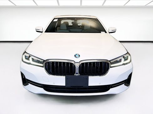 Used 2023 BMW 530e w/ Executive Package RWD image 2