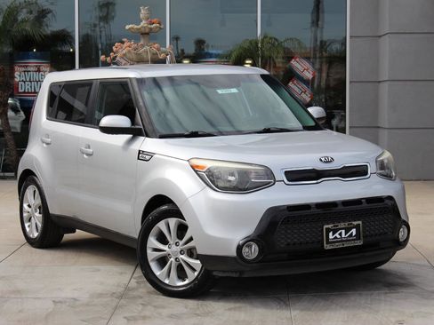 Used 2016 Kia Soul + image 1