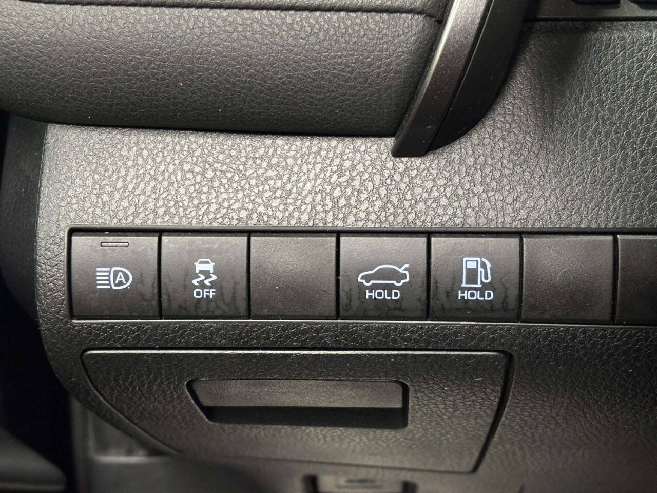 Used 2019 Toyota Camry LE w/ Convenience Package FWD image 31