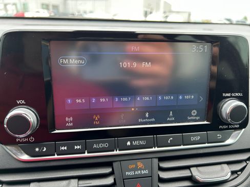 Used 2024 Nissan Altima 2.5 S FWD image 15