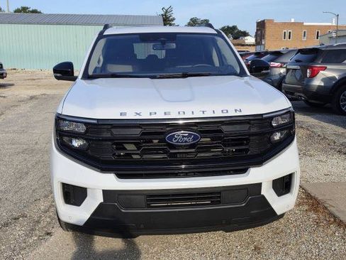 Certified 2025 Ford Expedition Active AWD/4WD image 3