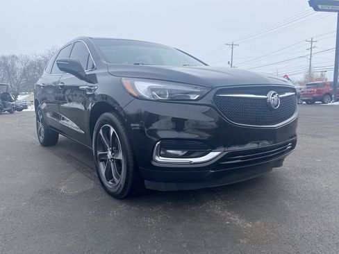Used 2019 Buick Enclave Essence w/ LPO, Sport Appearance Package image 3
