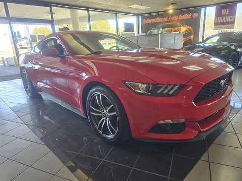 Used 2017 Ford Mustang Coupe image 3