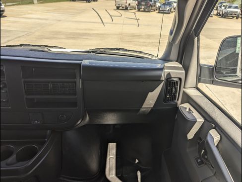New 2026 GMC Savana 2500 w/ Enhanced Convenience Package RWD image 4