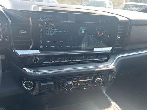 Used 2023 Chevrolet Silverado 1500 High Country w/ Technology Package image 11