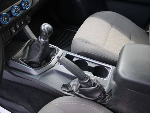 Used 2019 Toyota Tacoma TRD Sport AWD/4WD image 31