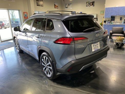 Used 2024 Toyota Corolla Cross XLE w/ Convenience Package image 5