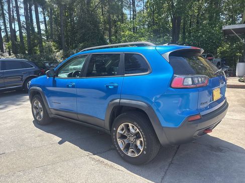 Used 2019 Jeep Cherokee Trailhawk w/ Comfort/Convenience Group AWD/4WD image 5