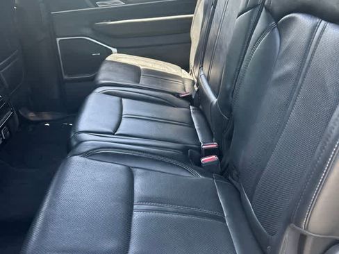 Used 2023 Jeep Wagoneer L Series II AWD/4WD image 6