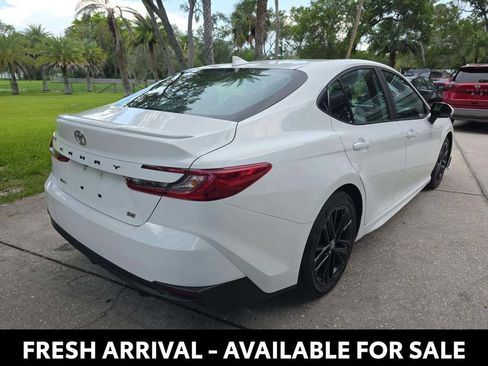 Used 2025 Toyota Camry SE FWD image 4
