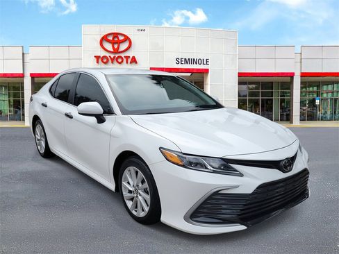 Used 2024 Toyota Camry LE image 2