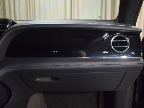 Certified 2023 Bentley Bentayga image 25