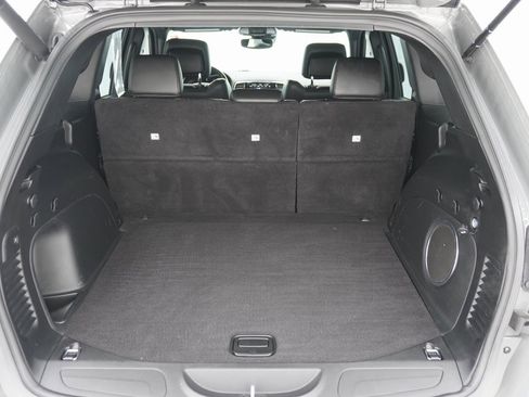 Used 2022 Jeep Grand Cherokee Laredo X image 7