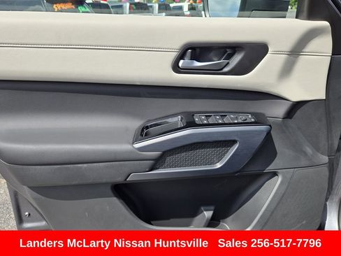 Used 2025 Nissan Pathfinder SL w/ SL Premium Package FWD image 23