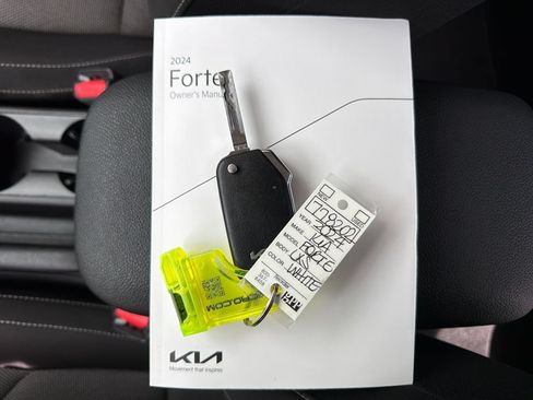 Used 2024 Kia Forte LXS w/ LXS Technology Package FWD image 30