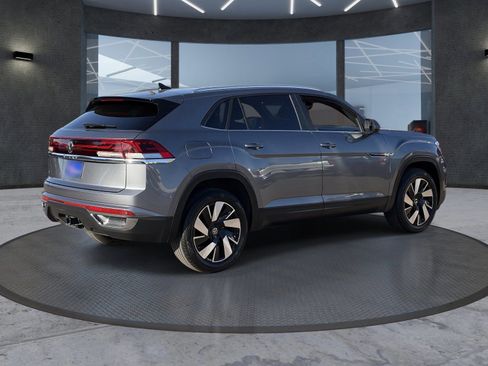 Used 2024 Volkswagen Atlas Cross Sport SE FWD image 6