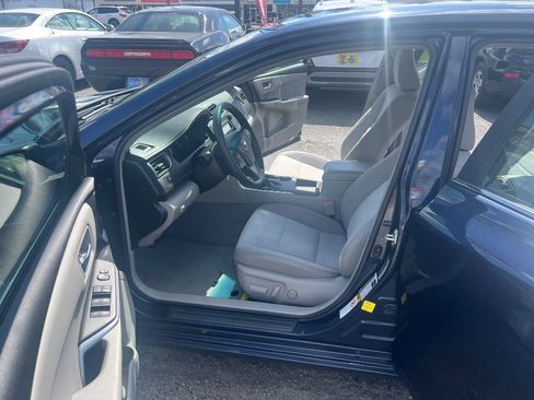 Used 2017 Toyota Camry LE image 13