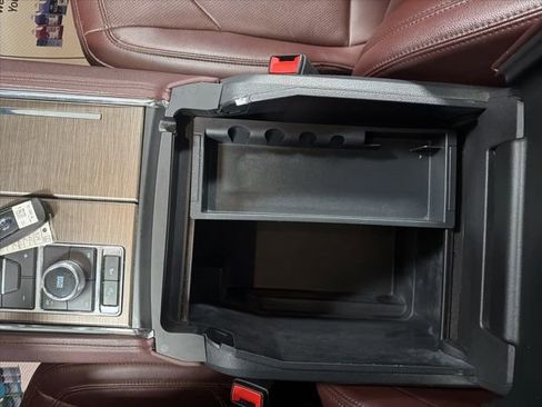 Used 2024 Ford Expedition Limited image 30