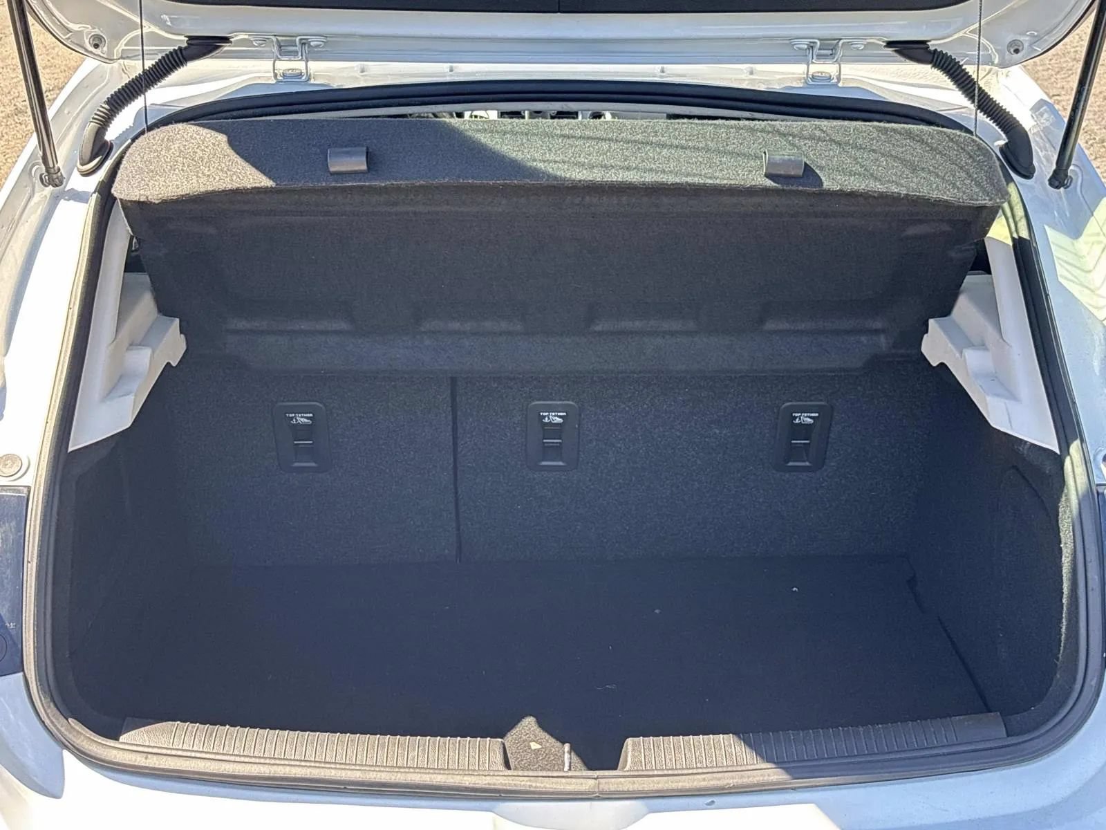 Used 2017 Chevrolet Cruze LT w/ Sun And Sound Package FWD image 9