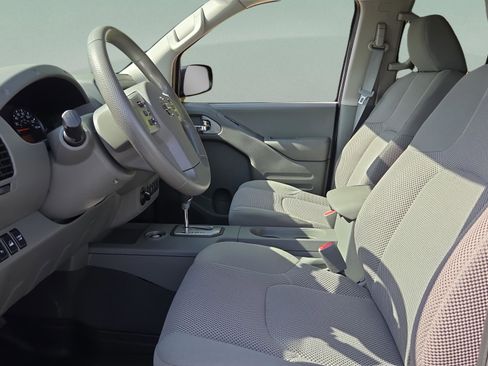 Used 2021 Nissan Frontier SV image 9