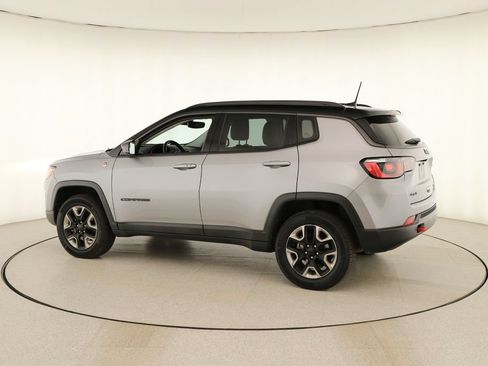 Used 2018 Jeep Compass Trailhawk AWD/4WD image 3