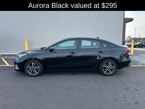 Used 2023 Kia Forte LXS image 2