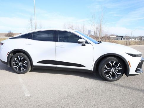 Used 2023 Toyota Crown XLE image 8