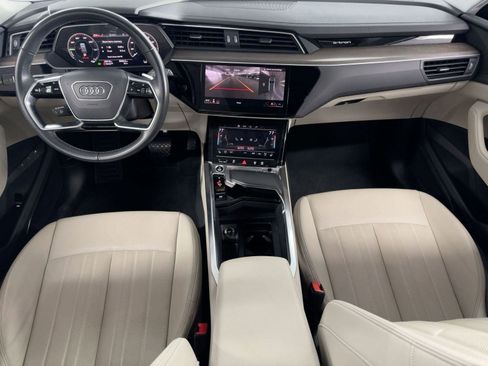 Used 2022 Audi e-tron Premium Plus w/ Premium Plus Package image 16