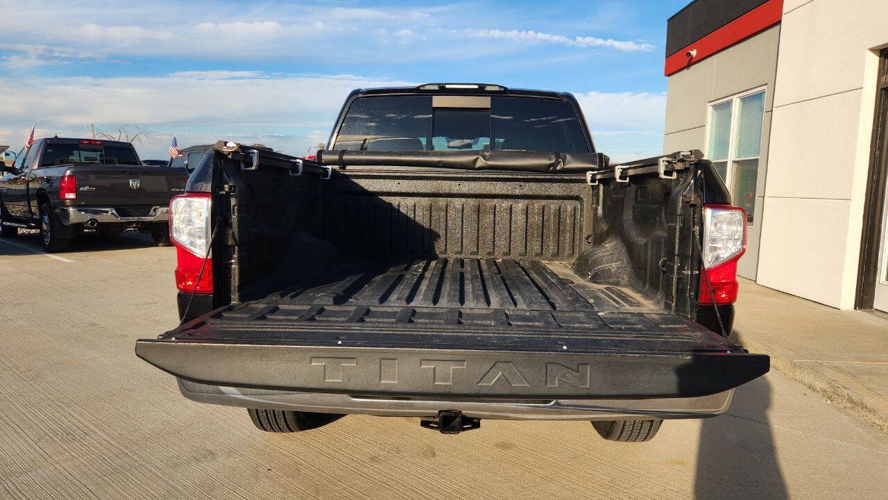 Used 2018 Nissan Titan SV AWD/4WD image 23